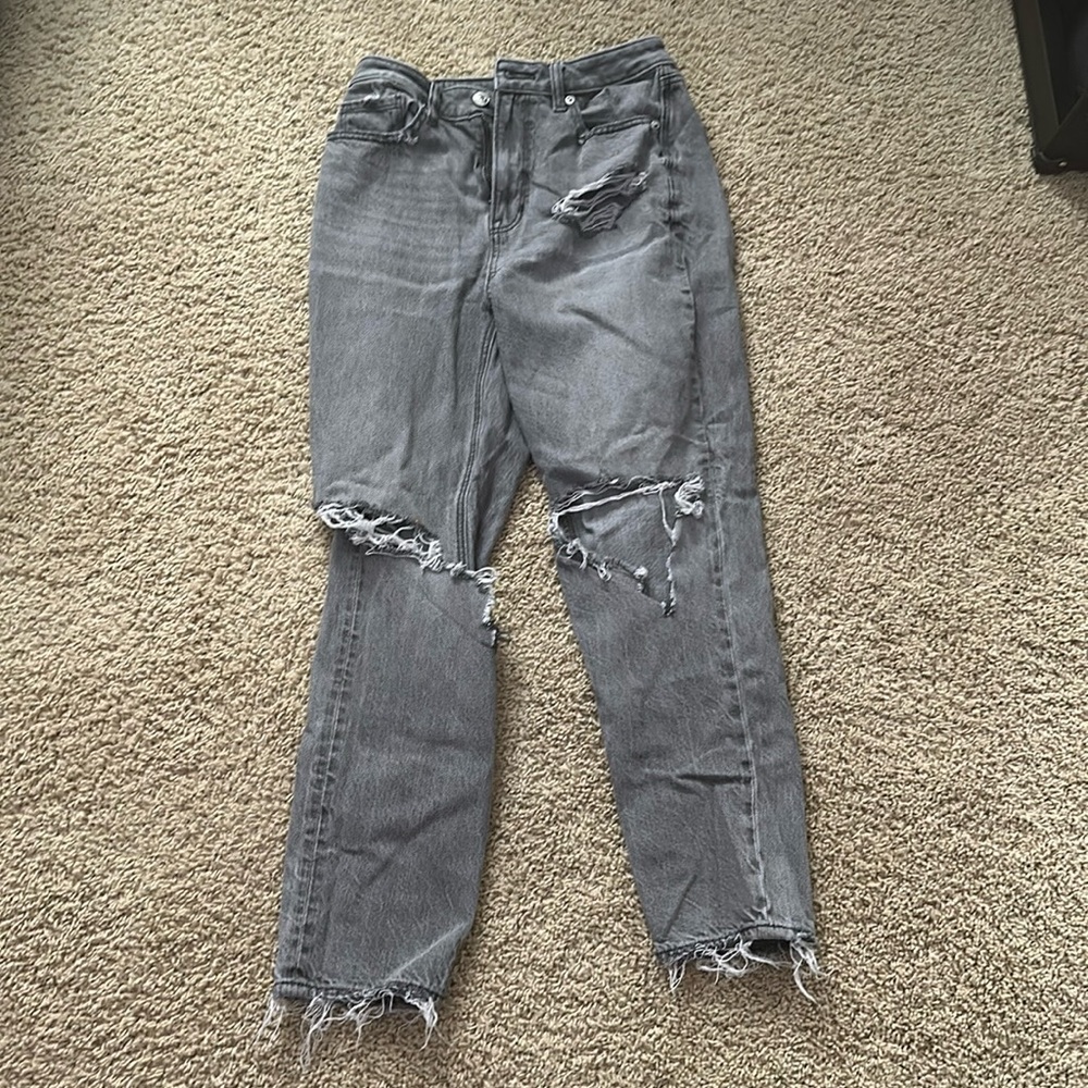 American eagle ripped mom jeans in size six